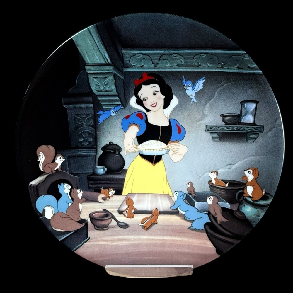 Disney Snow White "A Special Treat"‎ Knowles Collector Plate COA
